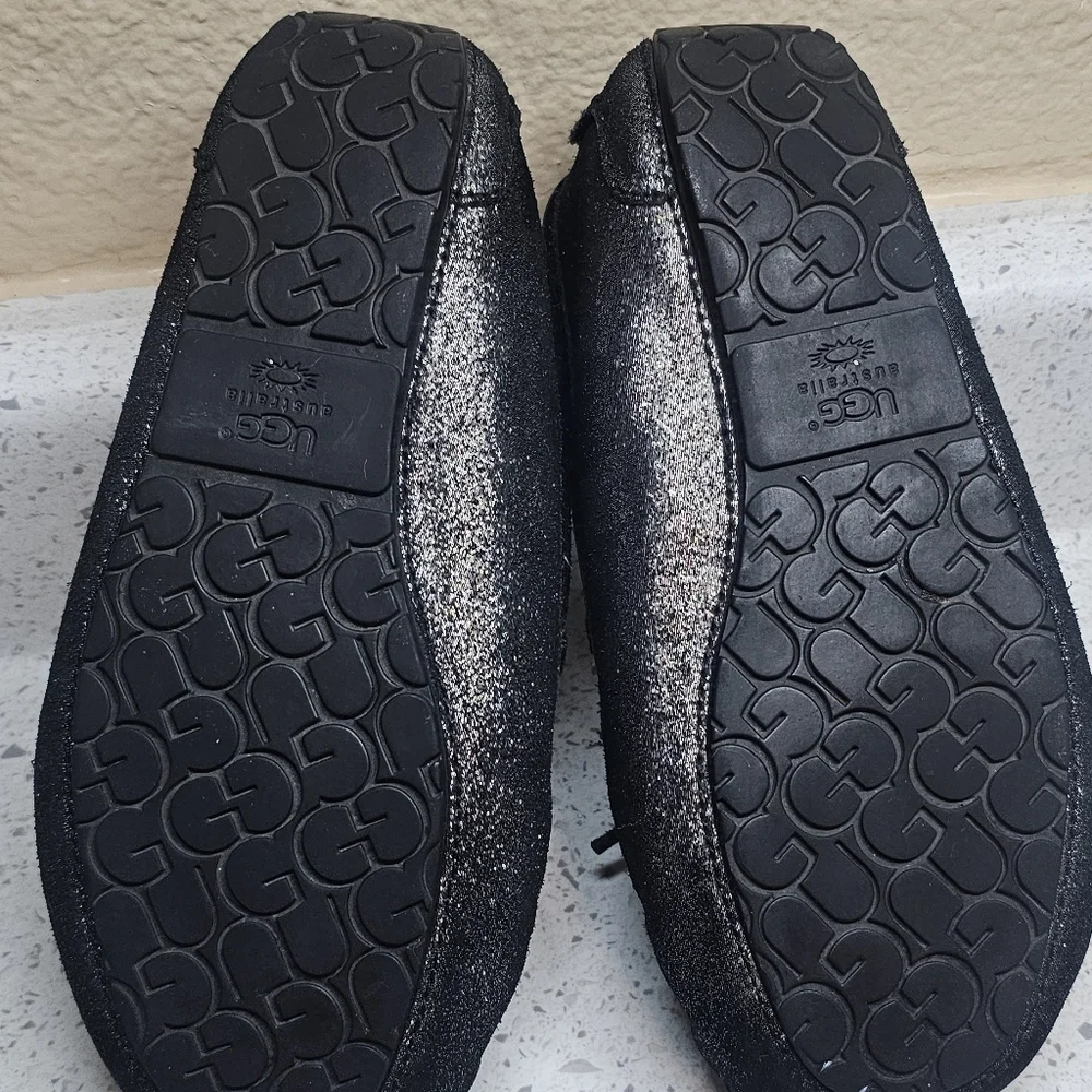 Ugg Girls glitter moccasin size 3